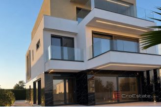 001 5285 30 Sukosan house with sea view sale
