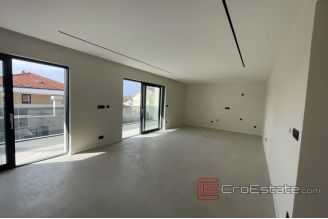 019 2035 116 Trogir house with pool for sale