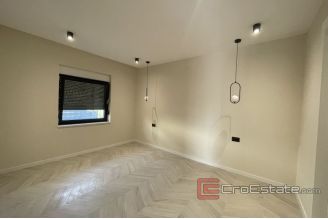 019 2035 116 Trogir house with pool for sale