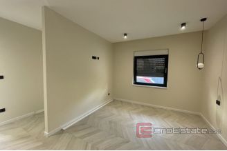 019 2035 116 Trogir house with pool for sale