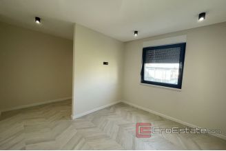 019 2035 116 Trogir house with pool for sale