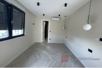 019 2035 116 Trogir house with pool for sale