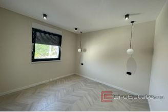 019 2035 116 Trogir house with pool for sale