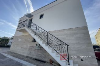 019 2035 116 Trogir house with pool for sale