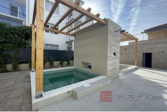 019 2035 116 Trogir house with pool for sale