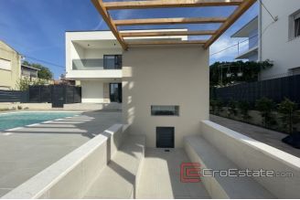 019 2035 116 Trogir house with pool for sale