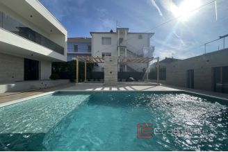 019 2035 116 Trogir house with pool for sale