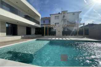 019 2035 116 Trogir house with pool for sale