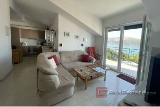 015 2035 117 Ciovo apartment with a sea view for sale