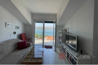 015 2035 117 Ciovo apartment with a sea view for sale