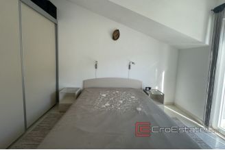 015 2035 117 Ciovo apartment with a sea view for sale