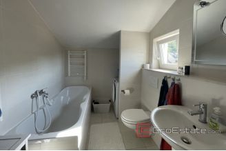 015 2035 117 Ciovo apartment with a sea view for sale