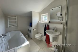 015 2035 117 Ciovo apartment with a sea view for sale