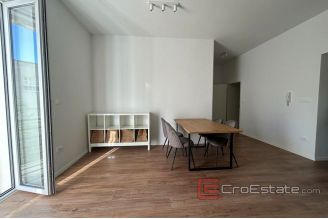 008 2038 63 split center two bedroom apartment for rent
