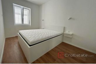 008 2038 63 split center two bedroom apartment for rent