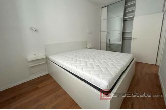 008 2038 63 split center two bedroom apartment for rent