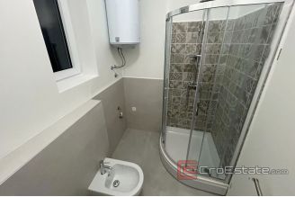 008 2038 63 split center two bedroom apartment for rent