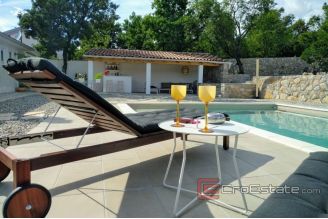 019 2018 238 Crikvenica summer house with a pool for sale