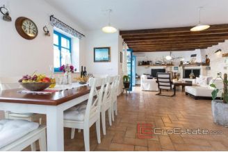 020 1021 11 Krk  house with a pool for sale