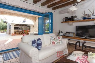 020 1021 11 Krk  house with a pool for sale