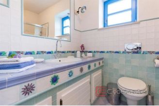 020 1021 11 Krk  house with a pool for sale