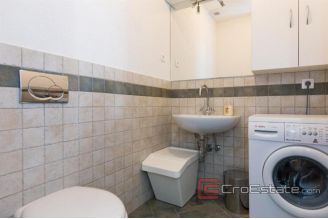 020 1021 11 Krk  house with a pool for sale