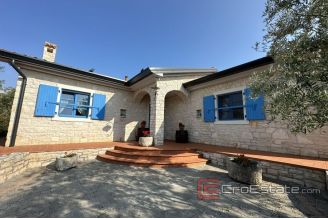 020 1021 11 Krk  house with a pool for sale