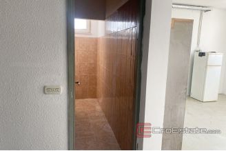 006 5286 30 near split warehouse for rent