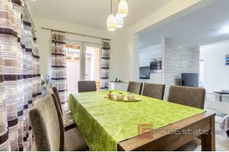 020 5287 30 Biograd house with a pool for sale1