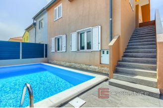 020 5287 30 Biograd house with a pool for sale1