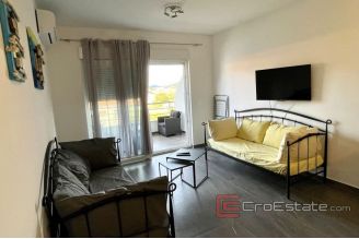 011 2030 62 Trogir one bedroom apartment with pool for sale