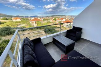 011 2030 62 Trogir one bedroom apartment with pool for sale
