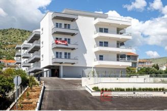 011 2030 62 Trogir one bedroom apartment with pool for sale