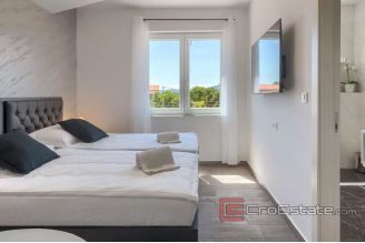 018 1023 01 house with pool and a sea view for sale