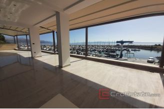 004 2016 578 split restaurant space for sale