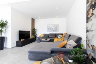 019 1023 02 Krk luxury villa with pool for sale