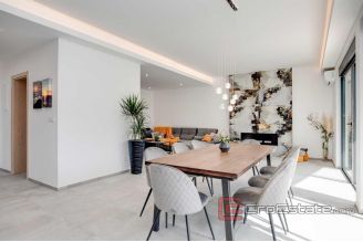 019 1023 02 Krk luxury villa with pool for sale