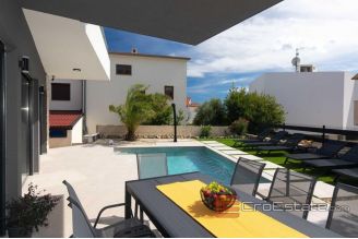 019 1023 02 Krk luxury villa with pool for sale