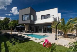 019 1023 02 Krk luxury villa with pool for sale