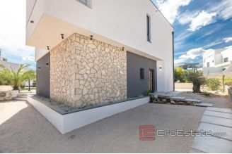 019 1023 02 Krk luxury villa with pool for sale