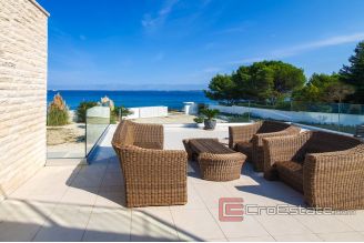018 2018 239 Ugljan spacious villa first row to the sea for sale