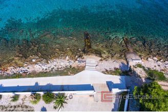 018 2018 239 Ugljan spacious villa first row to the sea for sale