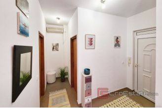 012 2030 63 Rogoznica apartment near the sea for sale