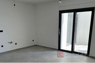 005 1012 08 Ciovo modern one room apartment with pool for sale