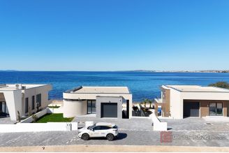 014 2022 371 zadar villa first row to the sea for sale