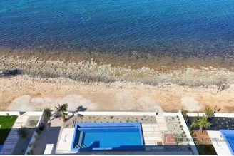 014 2022 371 zadar villa first row to the sea for sale