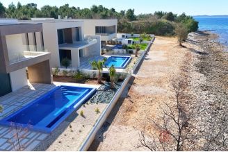 014 2022 371 zadar villa first row to the sea for sale