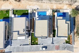 014 2022 371 zadar villa first row to the sea for sale