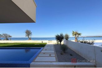 014 2022 371 zadar villa first row to the sea for sale