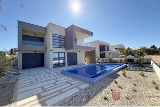 014 2022 371 zadar villa first row to the sea for sale